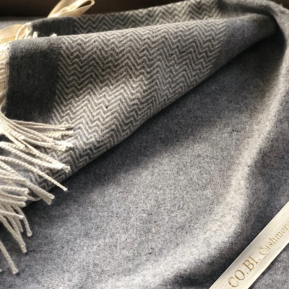 NWT CO.BI. Italy 100% Cashmere Throw Blanket Gray with Ivory Zigzag New In Box